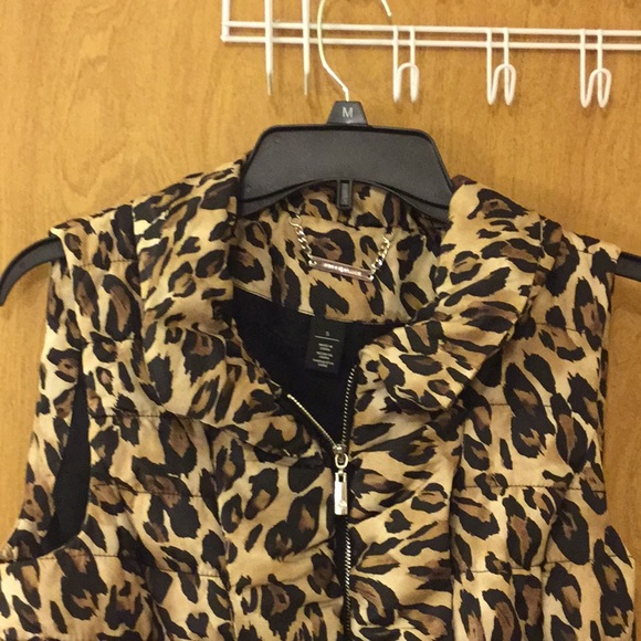 White House Black market vest - Picture 3 of 3